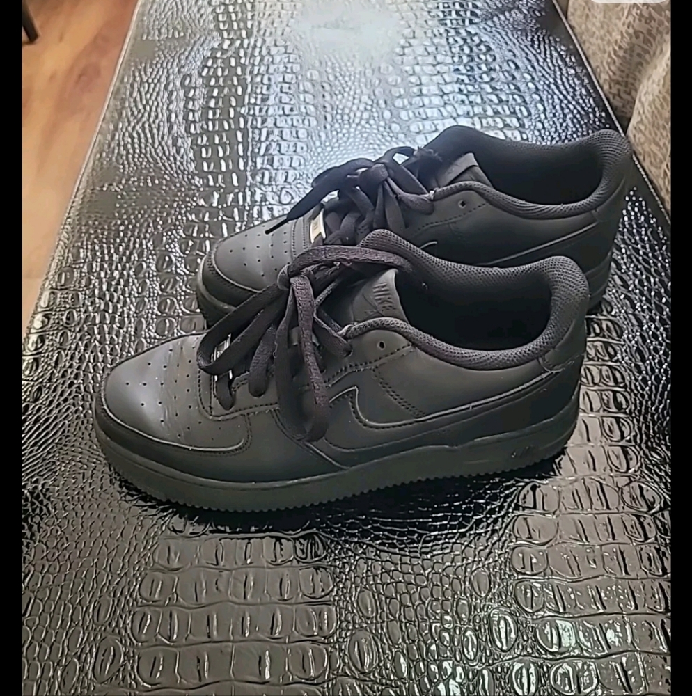 Nike Air Force 1 LE Low Triple Black Kids Size 6 (GS) / Womens 7